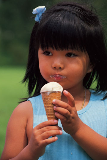 girl_eating_ice_cream